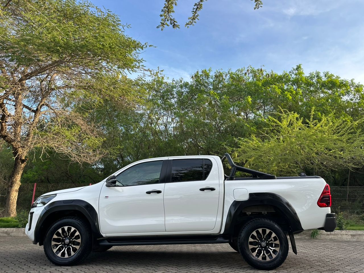 HILUX DOUBLE CABIN thumbnail 8